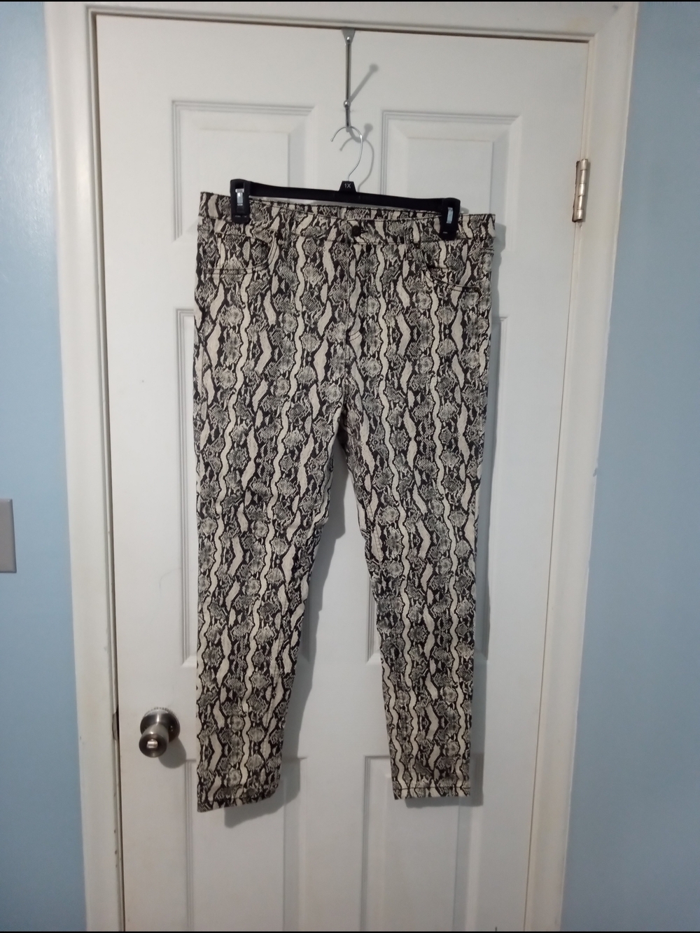wild fable Black & White Snake-Print Skinny Pants